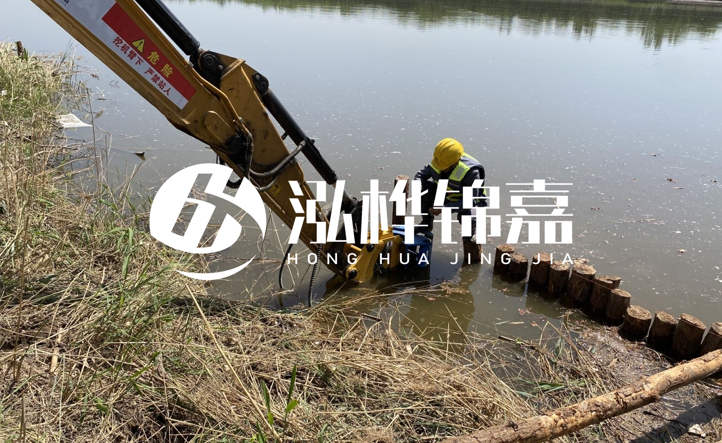 護(hù)坡樁選擇松木樁還是杉木？