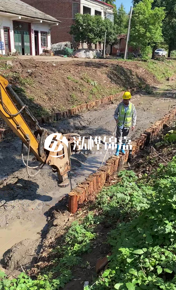 寧德河道清淤專業(yè)施工-挖掘機(jī)清理河底淤泥的深度如何控制？