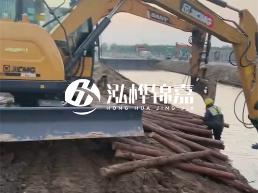 松木樁廠家泓樺錦嘉-4米和6米松木樁分別適合什么工程場(chǎng)景？